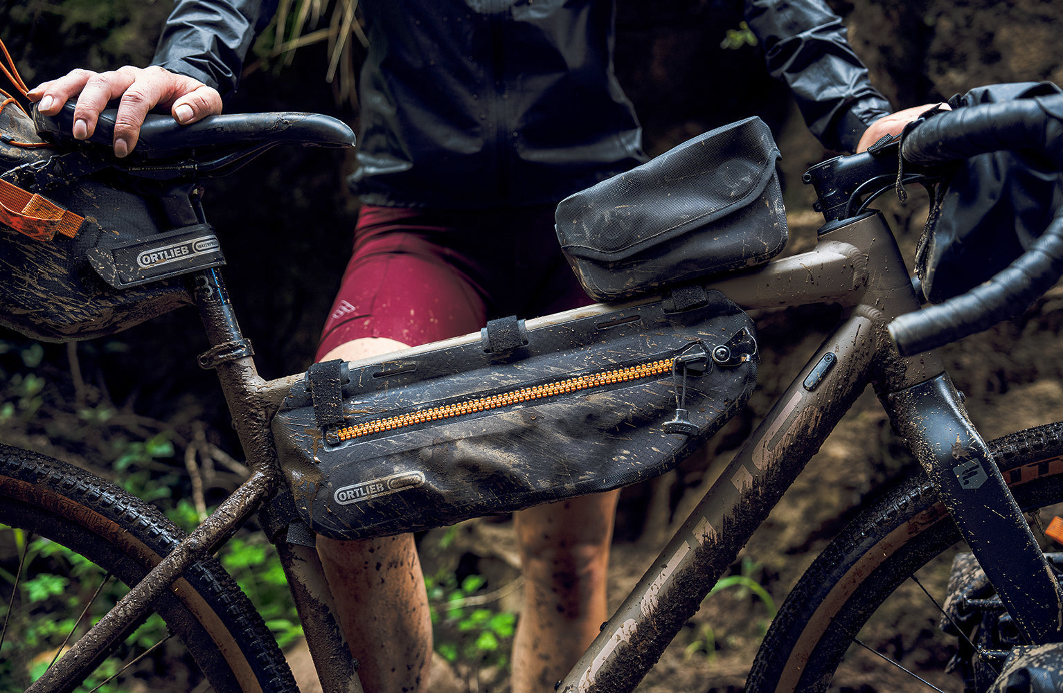 Bikepacking : les sacoches pour voyager léger à vélo