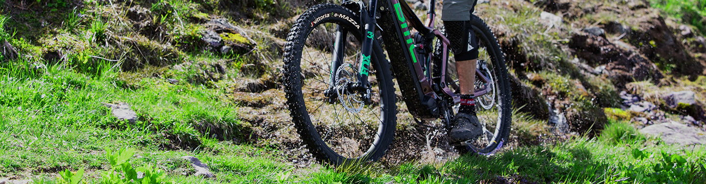 Personne faisant du vélo avec un VTTAE