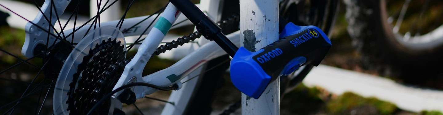 Vélo attaché avec un antivol Oxford