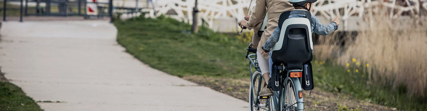 Siège arrière enfant installé sur un vélo