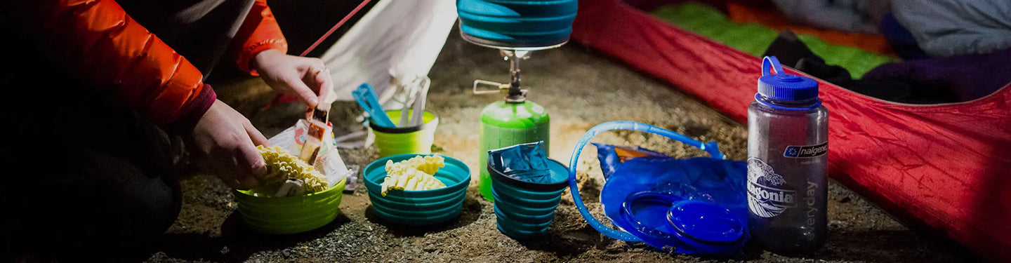 Zoom sur des ustensiles de cuisine en cyclocamping