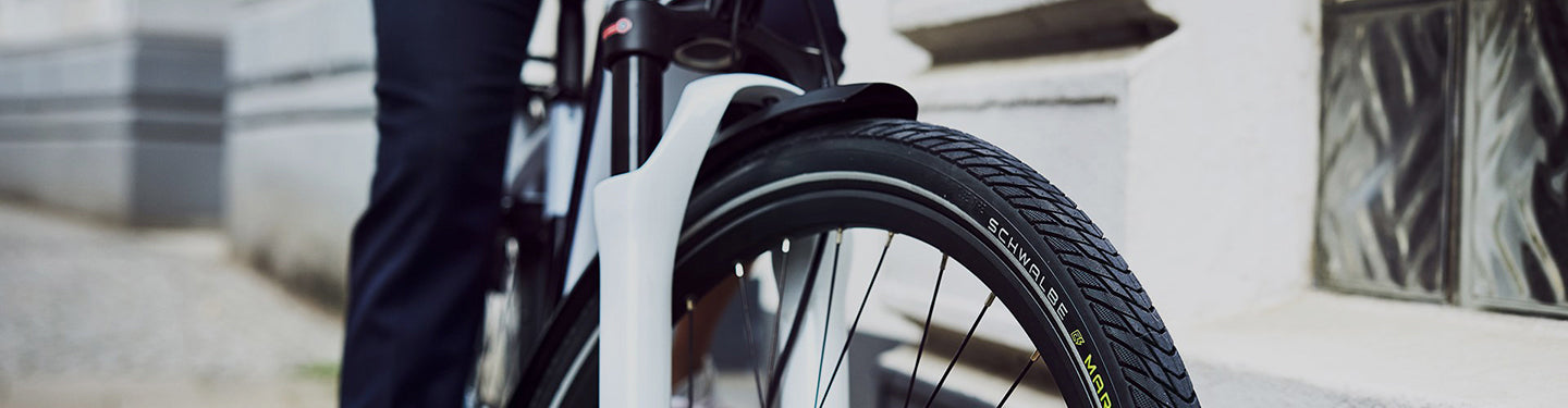 Vélo de ville avec un pneu avec chambre à air