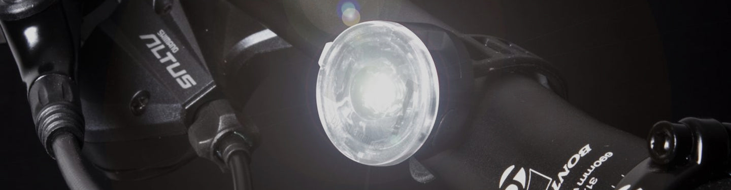 Zoom sur un phare avant de vélo Spanninga