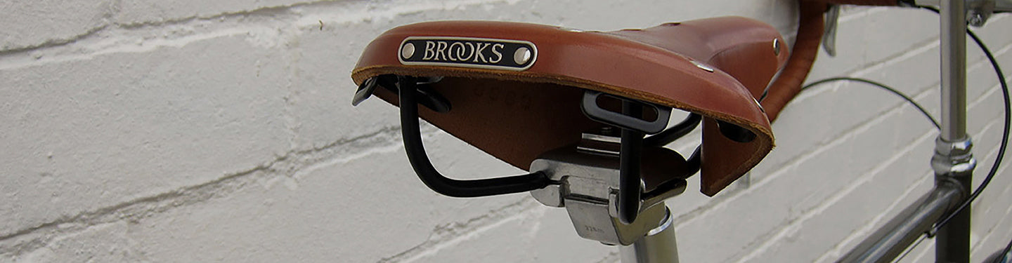 Selle au look vintage Brooks sur un vélo vintage