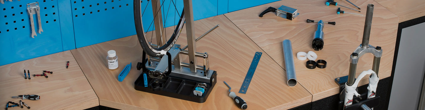 Atelier avec des outils vélo Var