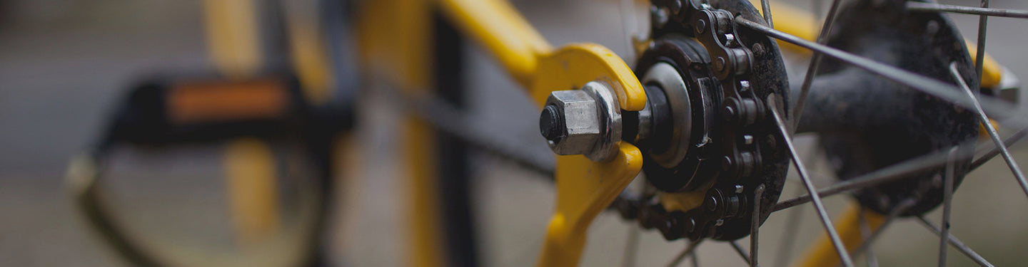 Zoom sur un axe de roue vélo