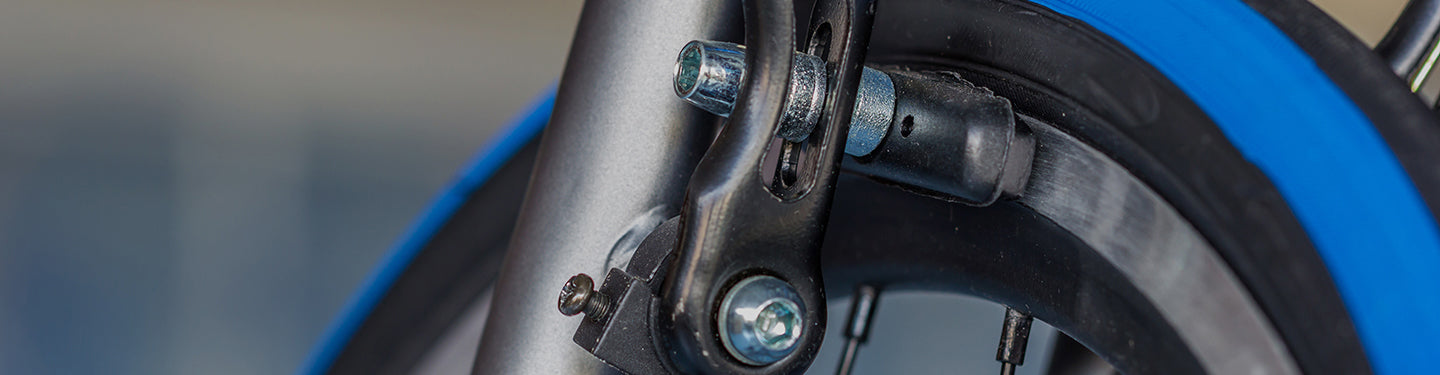 Patins de frein sur une roue de vélo