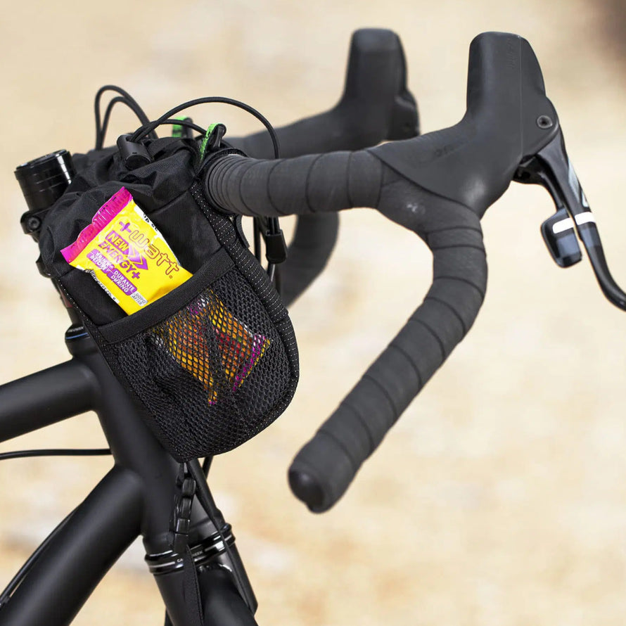 Sacoche de guidon bikepacking Bud Adventure Miss Grape use