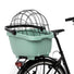 Pack de transport installé en largeur sur un panier vélo arrière Clipper de la marque Newlooxs. 