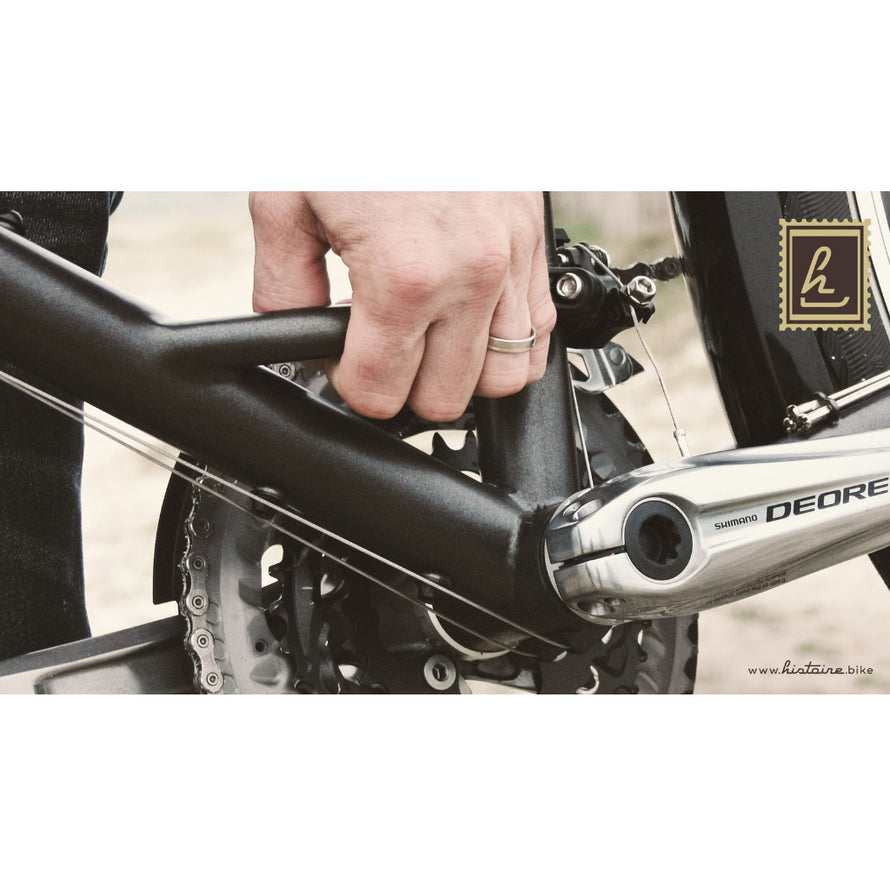 zoom sur le pédalier et la chaine du vélo Histoire Bike