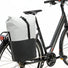 Sacoche vélogris clair et noire Nyborg Newlooxs vue fixée sur le vélo