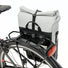 Sacoche vélo gris clair et noire Nyborg Newlooxs, vue fixée sur le vélo. 