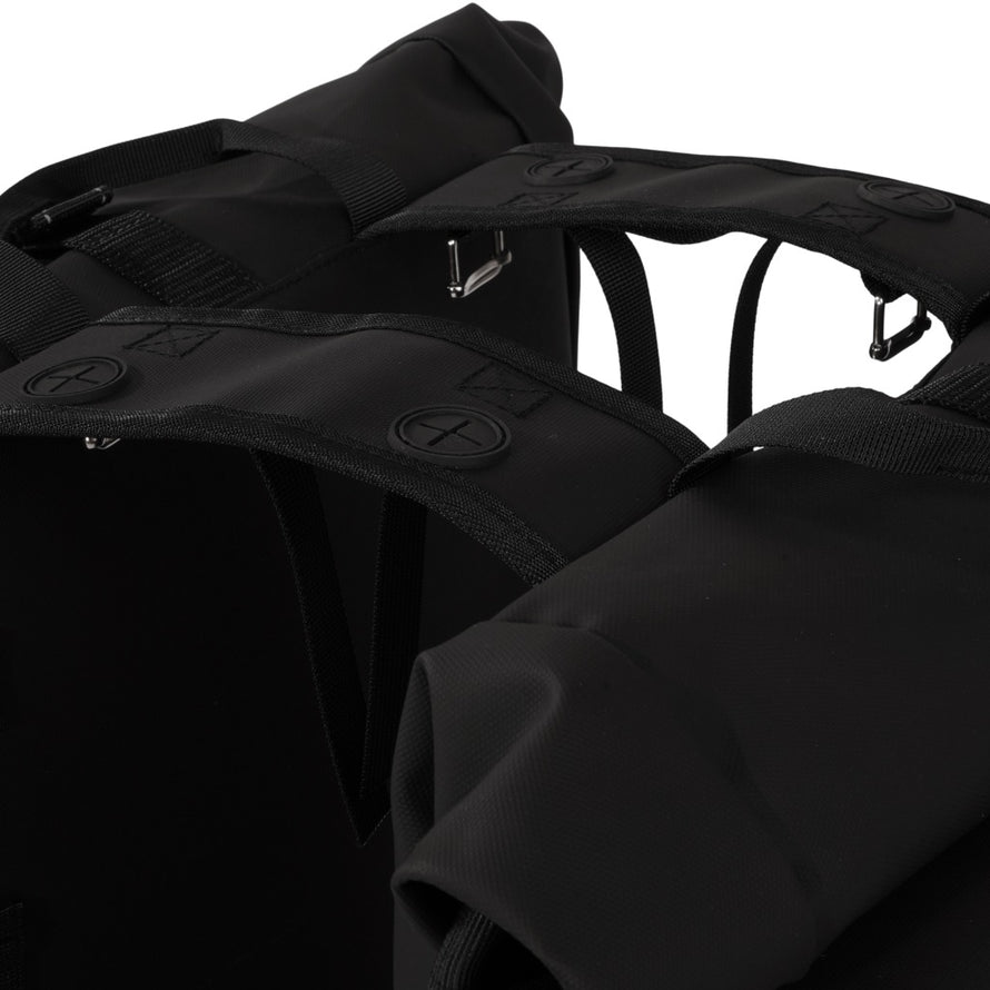 sacoche double rolltop bag black urban proof vue des trous pour plaque MIK