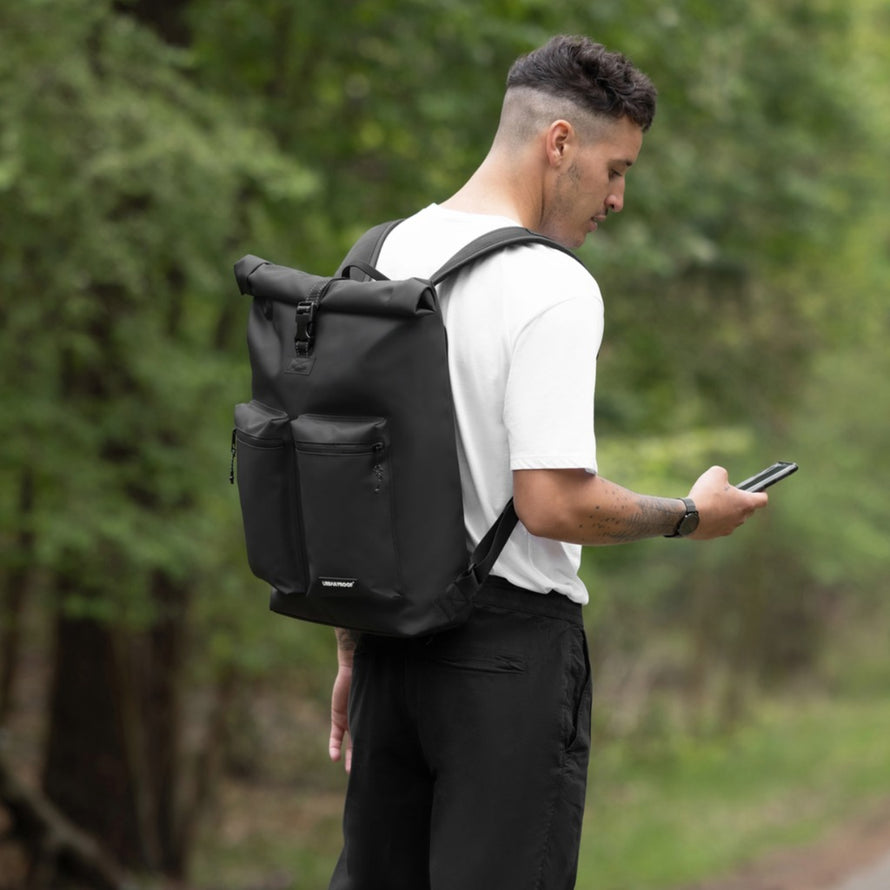 sac à dos  Urban Proof Rolltop backpack vue en situation sac à dos