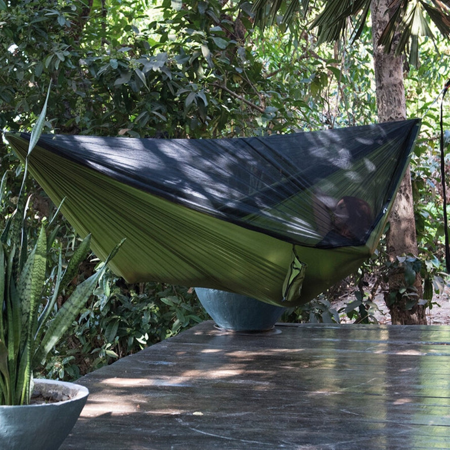 Hamac moustiquaire ultralight Cocoon 555 vert pour bivouac léger et protection contre les insectes