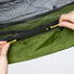 Fermeture zip jaune du hamac moustiquaire ultralight Cocoon 555 vert pour bivouac léger et anti-insectes