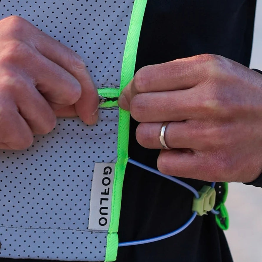 zoom sur la fermeture de la poche du gilet réfléchissant gofluo pace gris