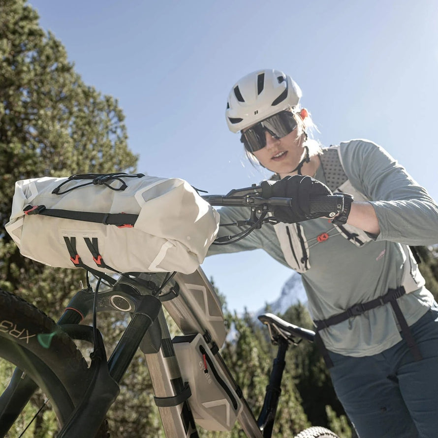 Sacoche de cintre Cyclite Roll Bag 02 77 beige, légère et pratique pour les sorties vélo en pleine nature