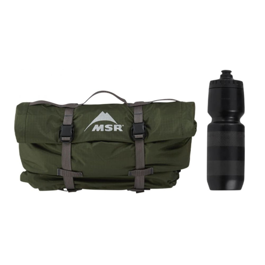 Tente Bikepacking 2 personnes Hubba Hubba Bikepack 2 MSR comparatif avec un bidon