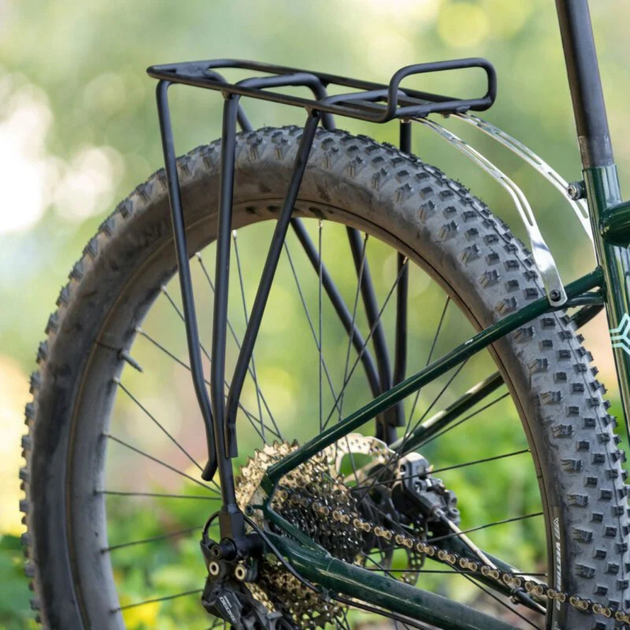 Porte-bagages arriere Blackburn EX-1 disc monté sur vélo de voyage
