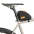 Sacoche Top Tube arrière Restrap fixée sur la tige de selle – vue latérale sur vélo