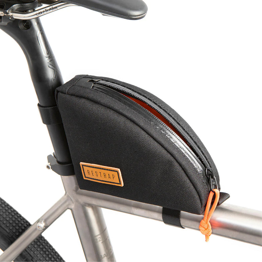 Détail de la fermeture Aquaguard sur sacoche Top Tube arrière Restrap.