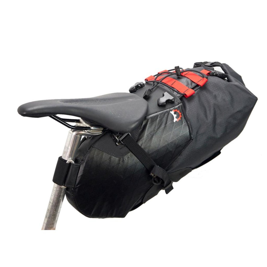 Sacoche de selle Revelate Design Terrapin System 14L sur une selle