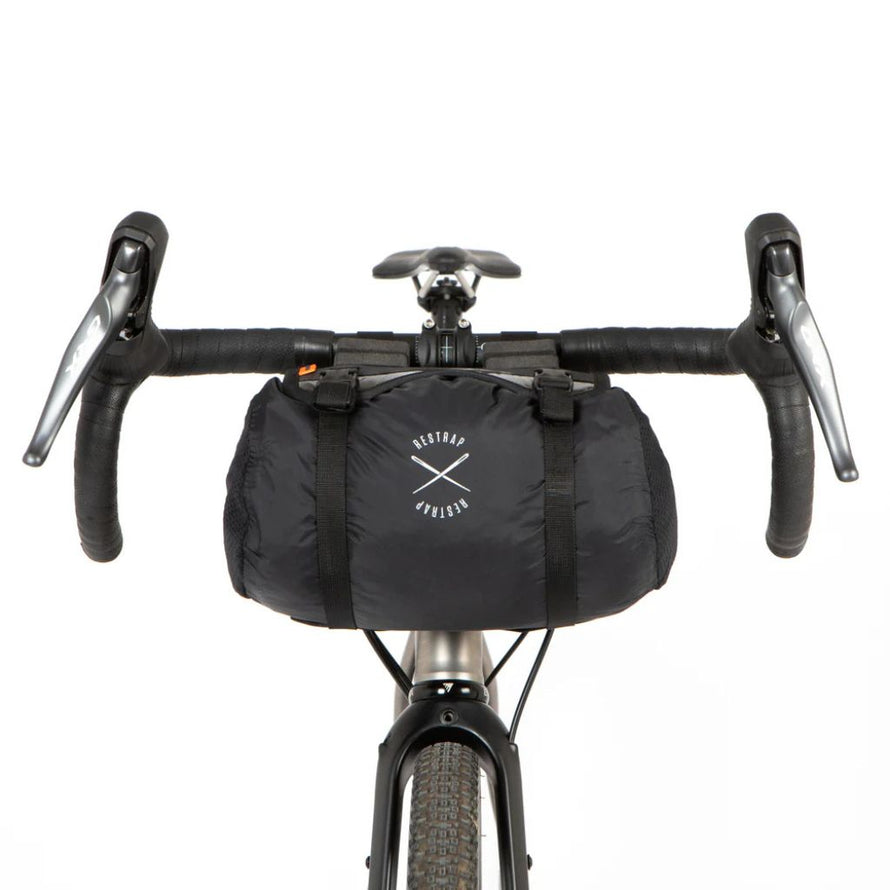 Vue principale de la sacoche vélo Restrap Race Bar Bag – Drop Bar montée sur un vélo