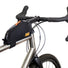 Sacoche Top Tube Bag Restrap montée à l’avant du cadre – fixation jeu de direction