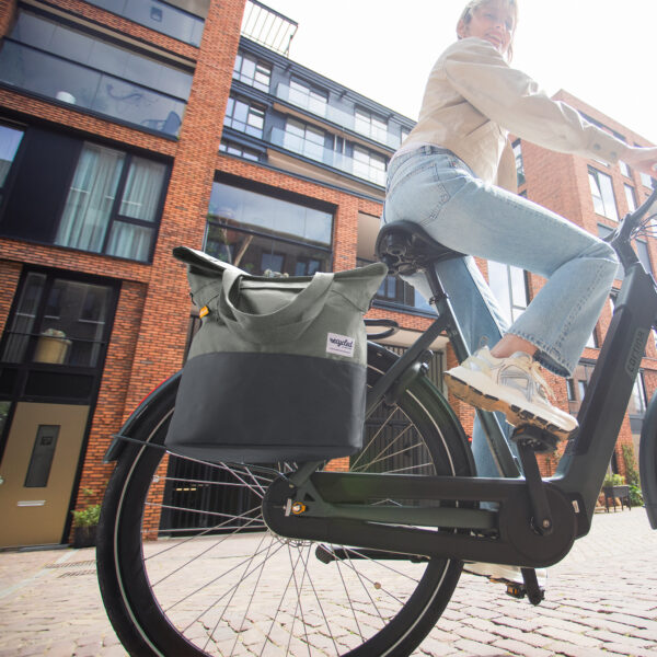 Sacoche vélo porte bagage arrière simple recyclée 20 litres vert gris