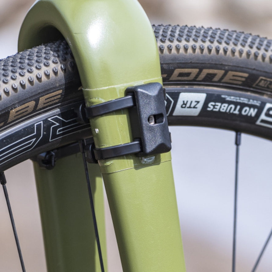 Adaptateur de fixation fourche Old Man Mountain Route et Gravel pour porte-bagages vélo robuste et polyvalent