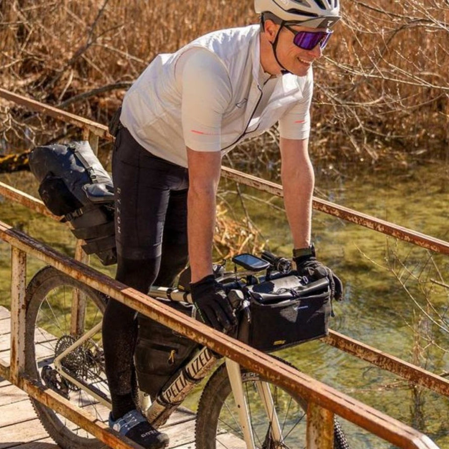 Sacoche cadre Apidura Expedition Frame Pack noire, étanche et légère, parfaite pour gravel et aventures à vélo