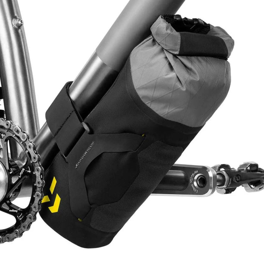 Sacoche de cadre Apidura Downtube Backcountry résistante et imperméable pour bikepacking et aventures à vélo prolongées