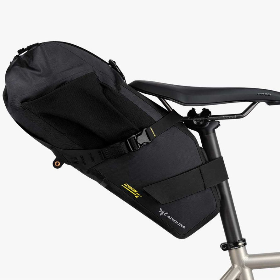 Sacoche de selle Expedition Apidura noire, robuste et spacieuse pour le bikepacking et les longues aventures à vélo