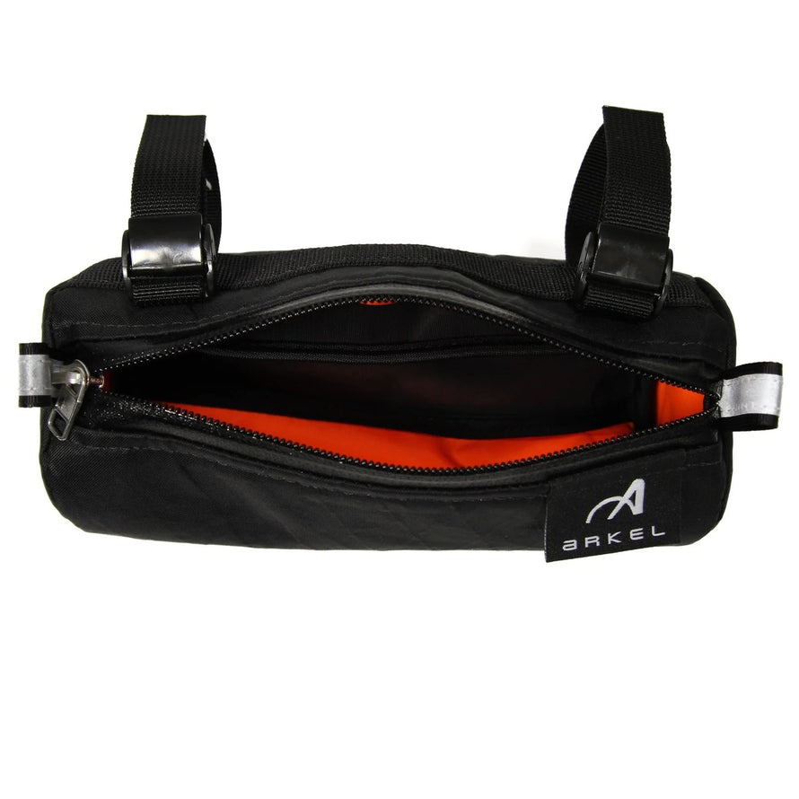 Sacoche de guidon Arkel Le Petit bikepacking noire avec intérieur orange vif et fermeture zippée résistante