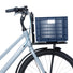 Caisse vélo Basil Crate bleu marine pour porte-bagages, pratique et robuste pour vos trajets quotidiens