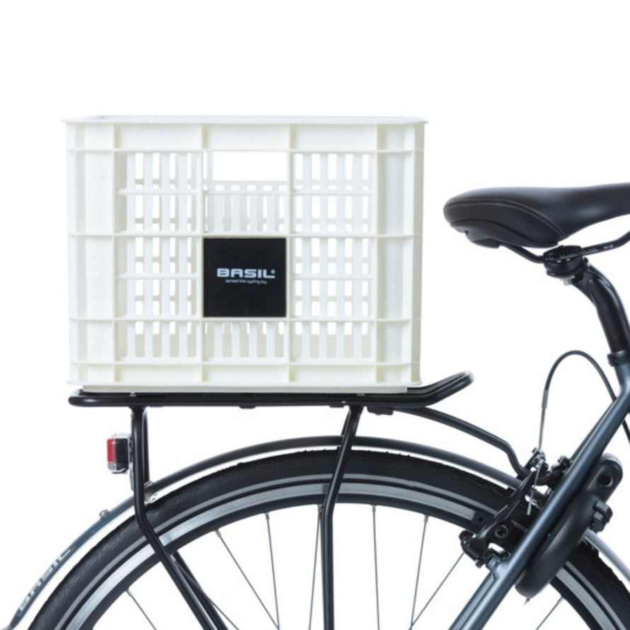 Caisse vélo Basil Crate blanche compacte pour porte-bagages, pratique et légère pour transport urbain