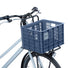 Caisse vélo Basil Crate grise pour porte-bagages, robuste et aérée pour un transport urbain pratique et sécurisé