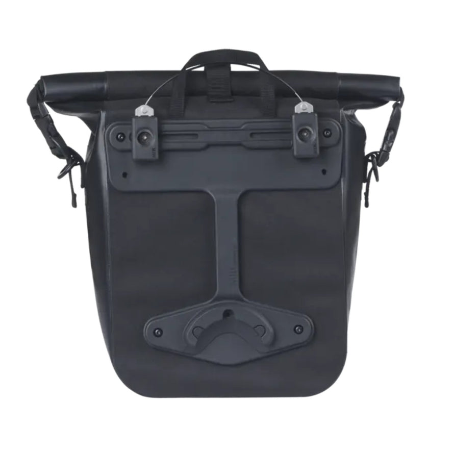 Sacoche Basil Navigator 14L noire avec système fixation MIK pour porte-bagages vélo, étanche et résistante