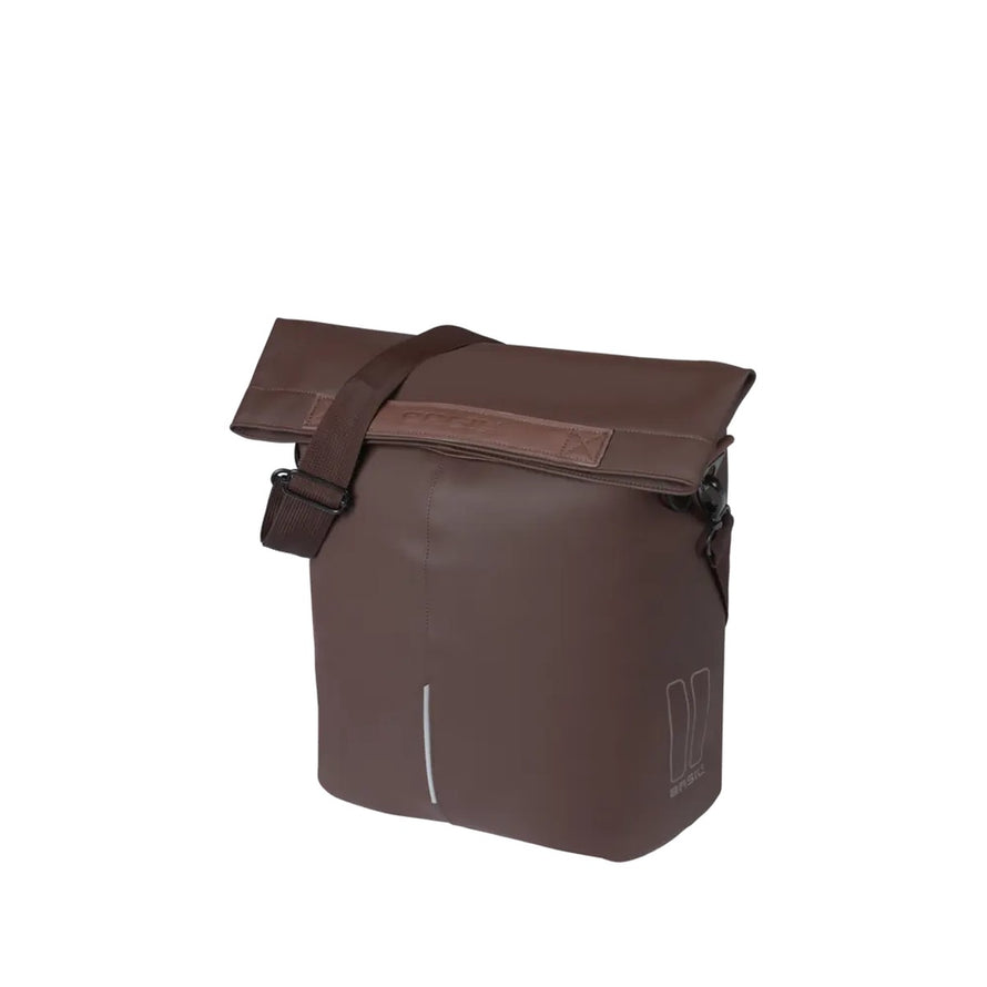 Sacoche Basil City Shopper marron pour porte-bagages MIK Studs, parfaite pour les trajets urbains quotidiens