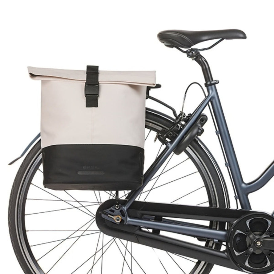 Sacoche double Basil Cove 32L avec fixation MIK, design moderne et étanche pour vélo urbain