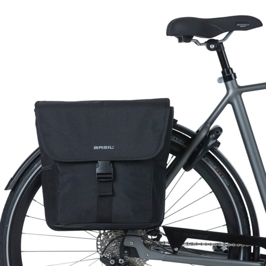 Sacoche double vélo Basil GO amovible 2x16L noire fixée sur porte-bagages arrière