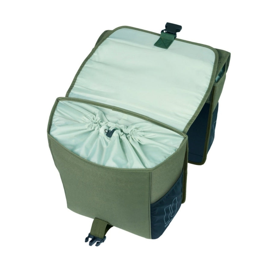Sacoche double amovible Basil GO 2x16L en vert clair avec fermeture sécurisée pour porte-bagages vélo