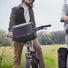 Sacoche de guidon Basil Move 7-8L noire, idéale pour transporter vos affaires lors de vos balades à vélo