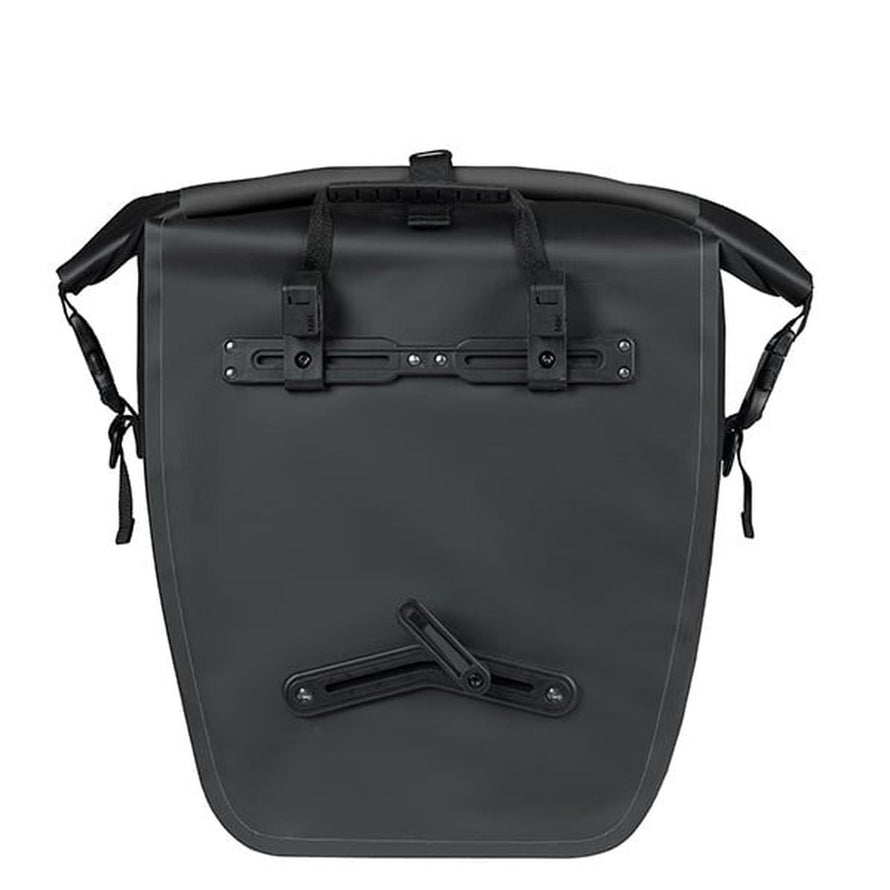 Sacoche Basil Rivo noire avec fixation velcro robuste, idéale pour vélo urbain et résistante aux intempéries