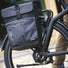 Sacoche vélo bandoulière Basil Move 15 L noire, fonctionnelle et résistante pour cyclistes urbains actifs