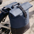 Sacoche vélo de ville Basil Cove 16 L bleu foncé et noir, étanche et facile à fixer sur porte-bagages