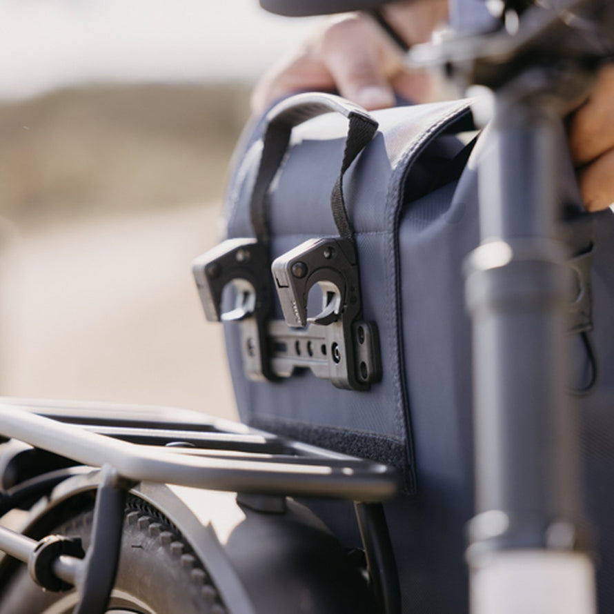 Sacoche vélo de ville Basil Cove 16 L avec fixation rapide sur porte-bagages, robuste et pratique pour trajets urbains