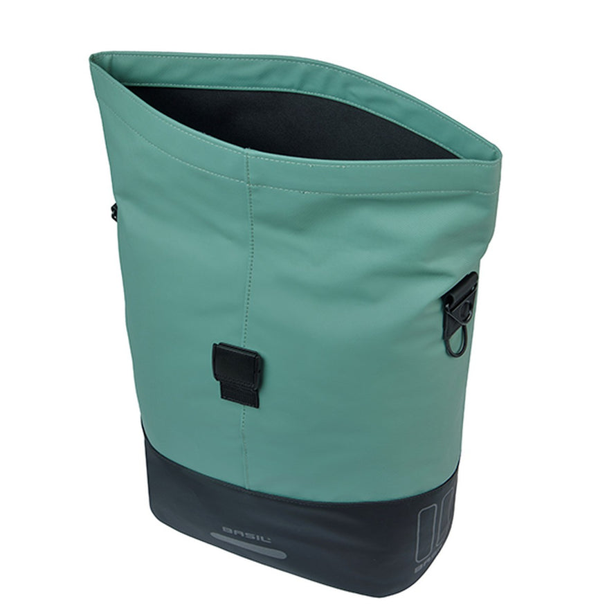 Sacoche vélo de ville Basil Cove 16 L vert foncé et noir, étanche et pratique pour porte-bagages