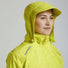 Veste de pluie Basil Skane Hivis femme haute visibilité avec capuche et bandes réfléchissantes pour cyclistes